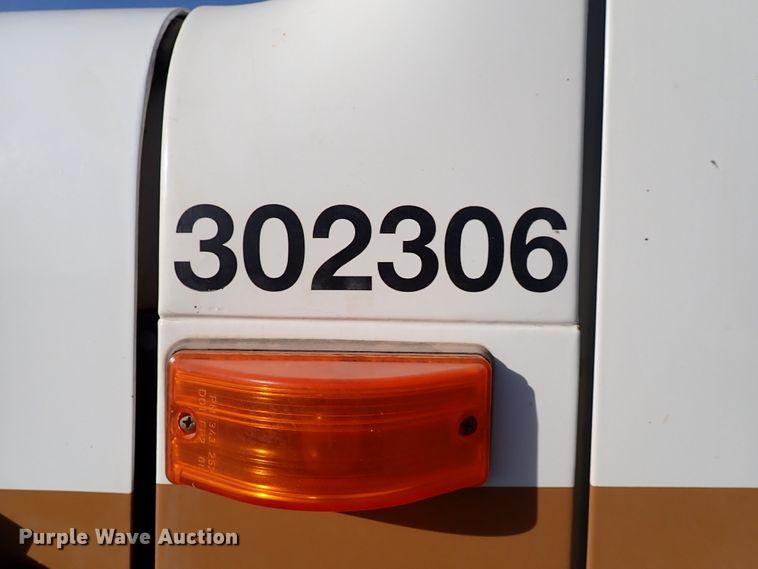 image for item IS9274 2001 International 4700  dump flatbed truck