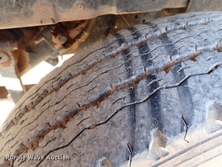 image for item IS9274 2001 International 4700  dump flatbed truck