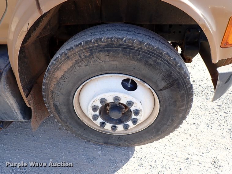 image for item IS9274 2001 International 4700  dump flatbed truck