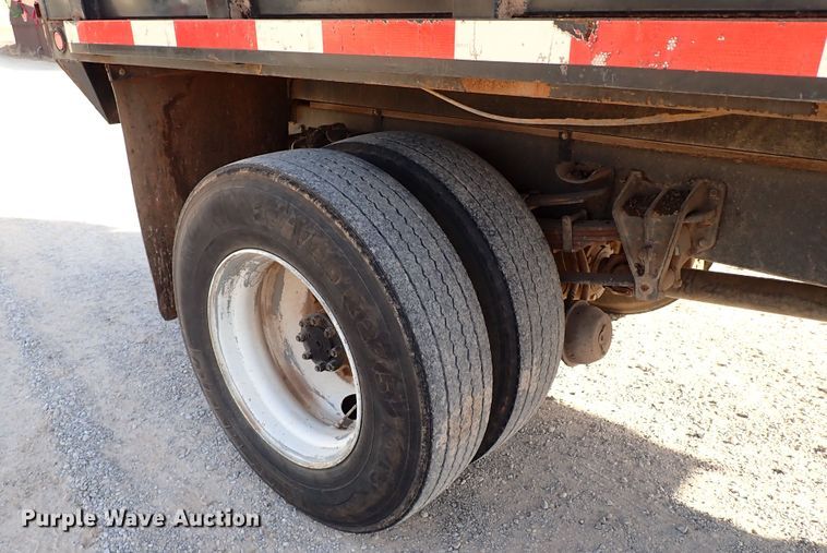 image for item IS9274 2001 International 4700  dump flatbed truck