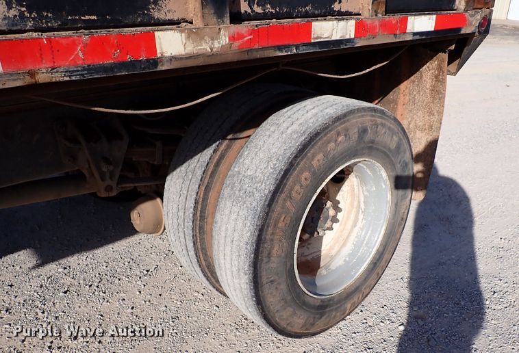 image for item IS9274 2001 International 4700  dump flatbed truck