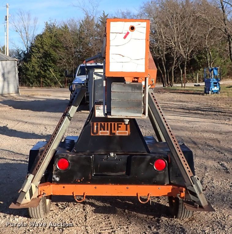 image for item IS9299 1997 Unilift 538  boom lift