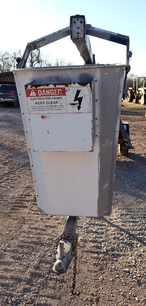 image for item IS9299 1997 Unilift 538  boom lift