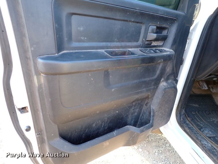 image for item IS9301 2013 Dodge Ram 4500  Crew Cab flatbed truck