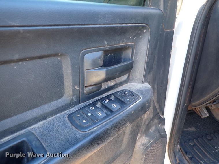 image for item IS9301 2013 Dodge Ram 4500  Crew Cab flatbed truck