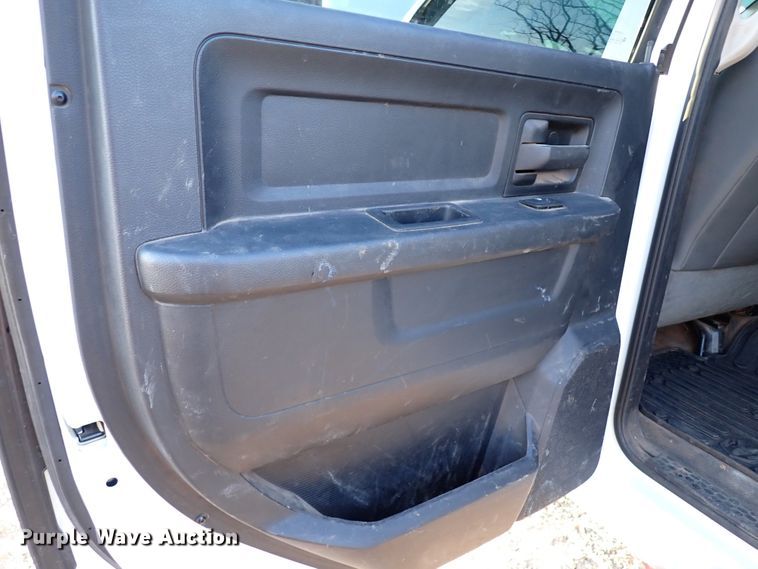 image for item IS9301 2013 Dodge Ram 4500  Crew Cab flatbed truck