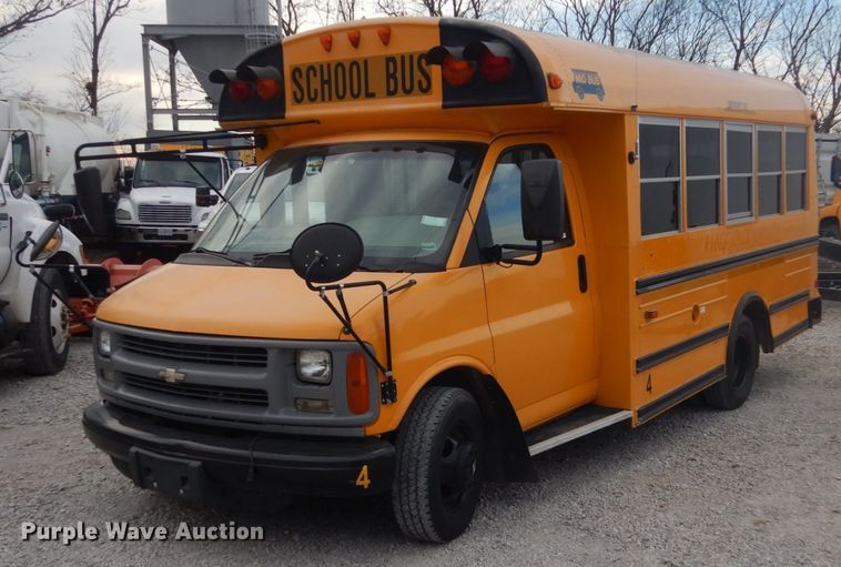 image for item IU9772 2000 Chevrolet Express 3500  school bus