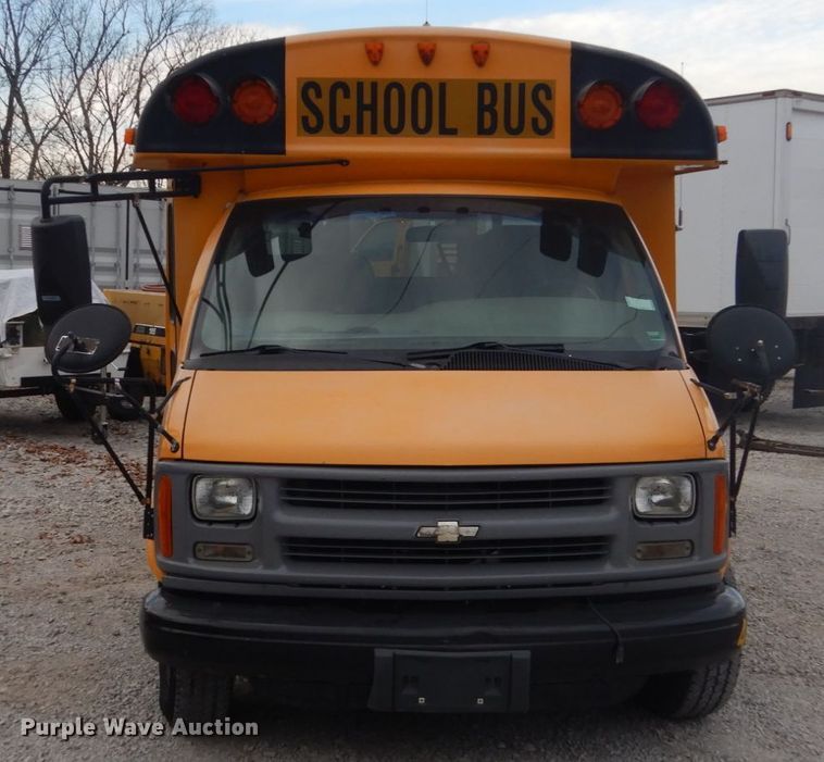 image for item IU9772 2000 Chevrolet Express 3500  school bus