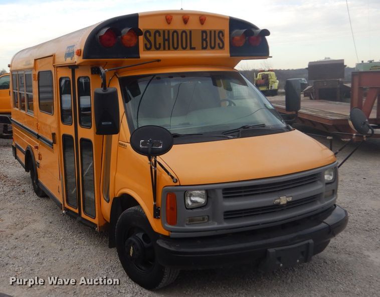 image for item IU9772 2000 Chevrolet Express 3500  school bus