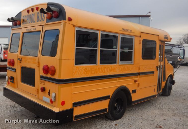 image for item IU9772 2000 Chevrolet Express 3500  school bus
