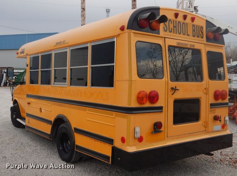 image for item IU9772 2000 Chevrolet Express 3500  school bus