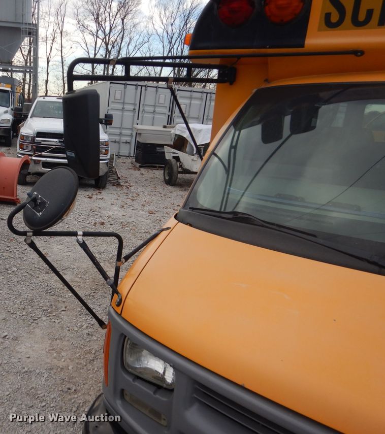 image for item IU9772 2000 Chevrolet Express 3500  school bus