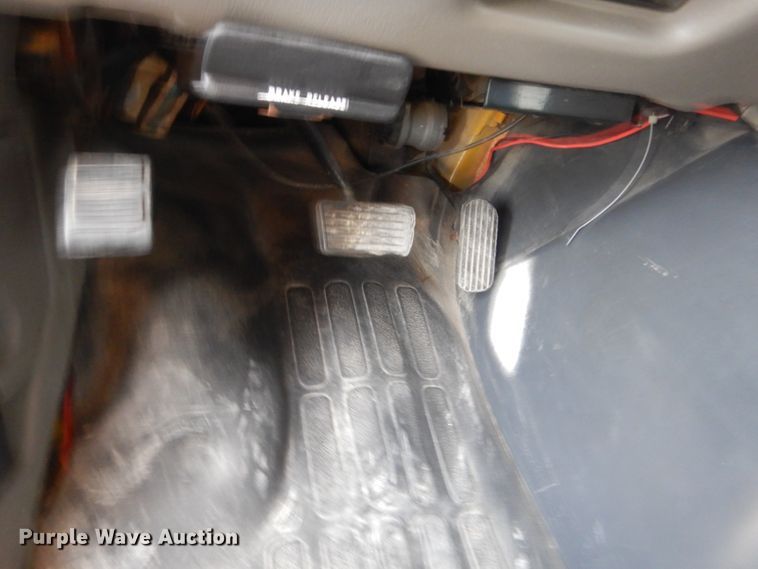 image for item IU9772 2000 Chevrolet Express 3500  school bus