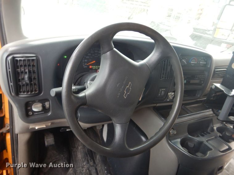 image for item IU9772 2000 Chevrolet Express 3500  school bus