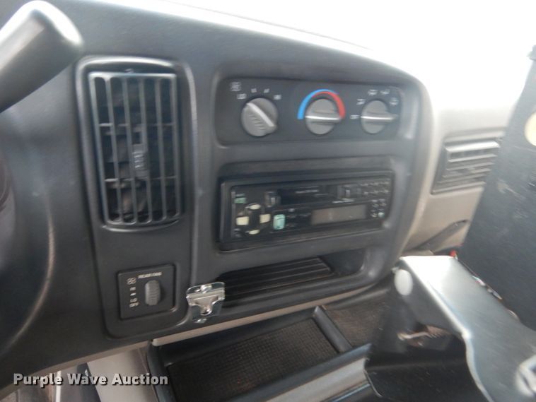 image for item IU9772 2000 Chevrolet Express 3500  school bus