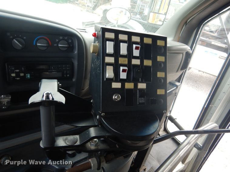 image for item IU9772 2000 Chevrolet Express 3500  school bus