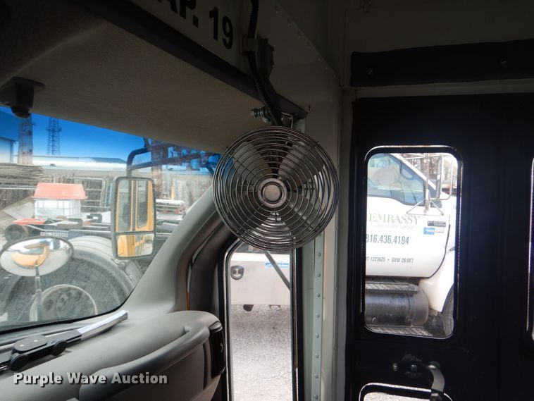 image for item IU9772 2000 Chevrolet Express 3500  school bus