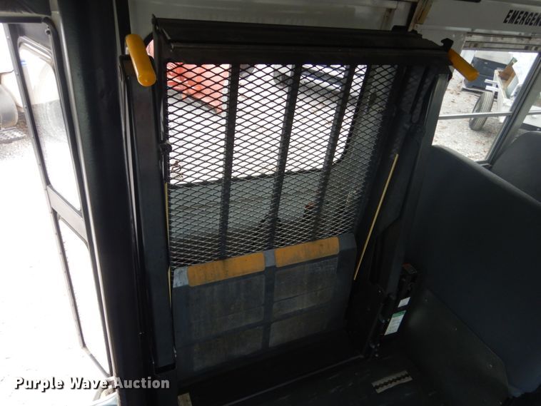 image for item IU9772 2000 Chevrolet Express 3500  school bus