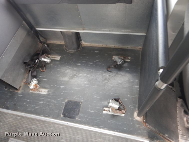 image for item IU9772 2000 Chevrolet Express 3500  school bus