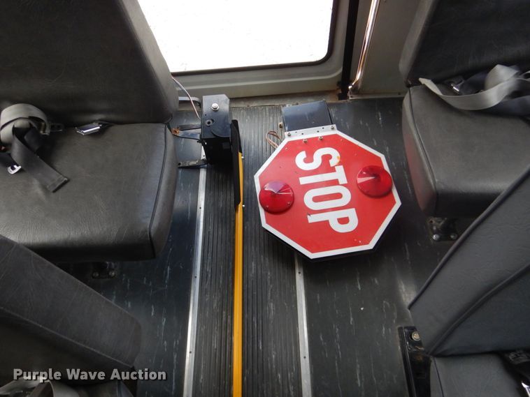 image for item IU9772 2000 Chevrolet Express 3500  school bus