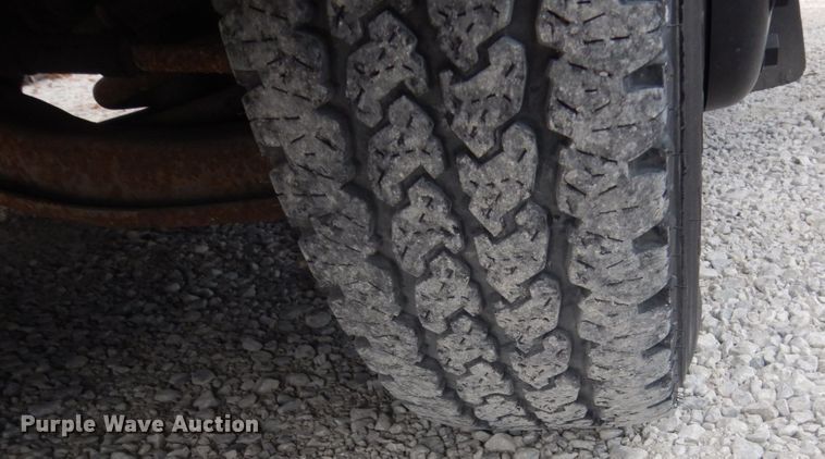 image for item IU9772 2000 Chevrolet Express 3500  school bus