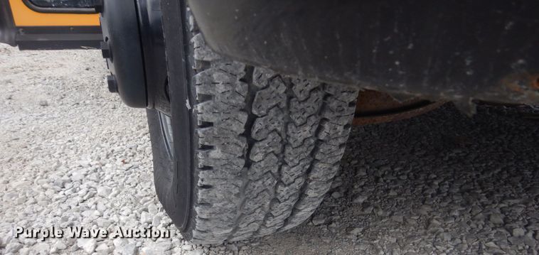 image for item IU9772 2000 Chevrolet Express 3500  school bus