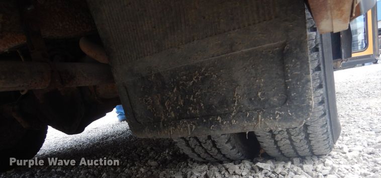 image for item IU9772 2000 Chevrolet Express 3500  school bus