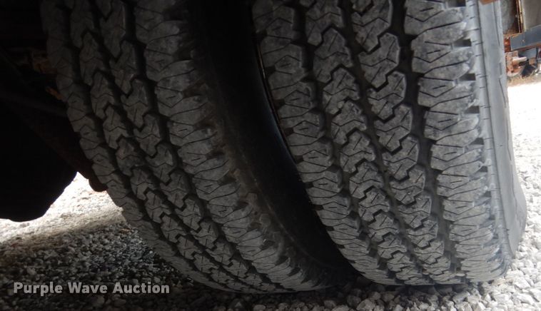 image for item IU9772 2000 Chevrolet Express 3500  school bus