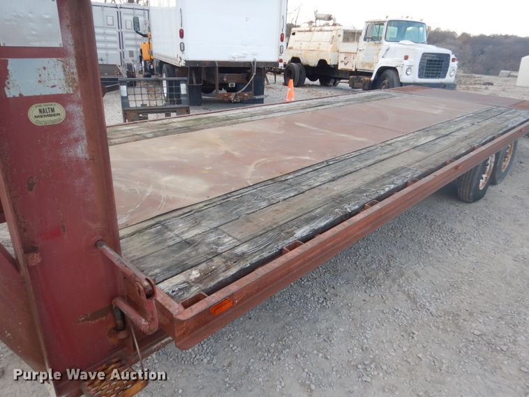 image for item IU9776 1992 Titan  equipment trailer