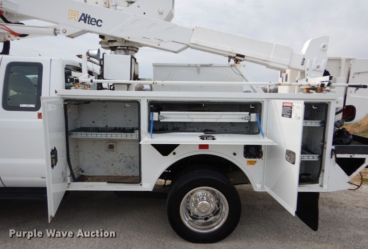 image for item IV9646 2013 Ford F550 Super Duty XL  bucket truck