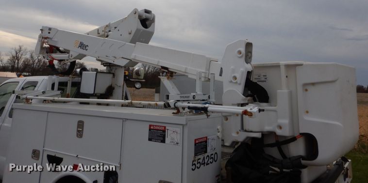 image for item IV9646 2013 Ford F550 Super Duty XL  bucket truck