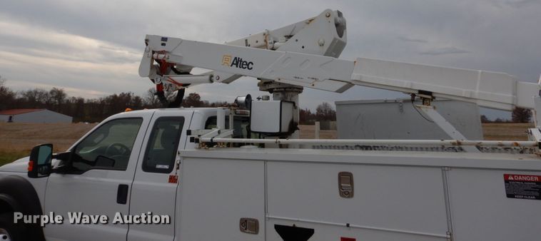 image for item IV9646 2013 Ford F550 Super Duty XL  bucket truck