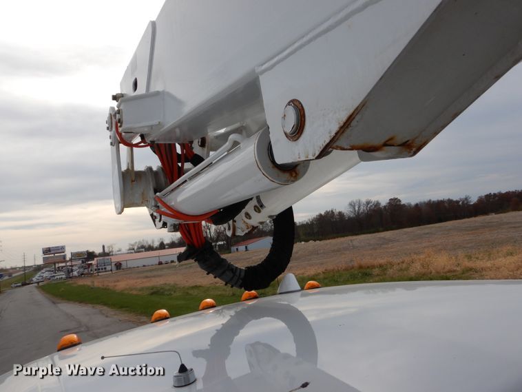 image for item IV9646 2013 Ford F550 Super Duty XL  bucket truck