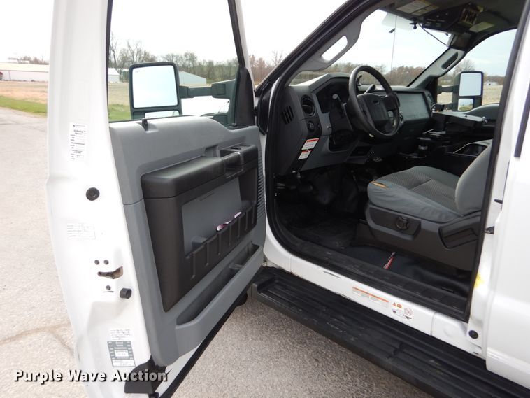 image for item IV9646 2013 Ford F550 Super Duty XL  bucket truck