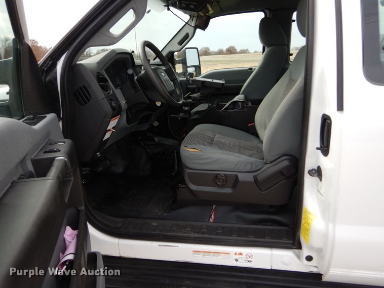 image for item IV9646 2013 Ford F550 Super Duty XL  bucket truck