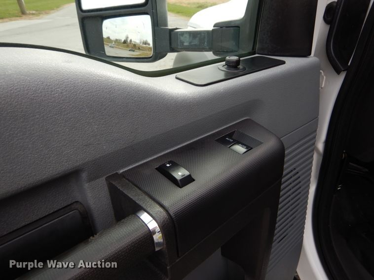 image for item IV9646 2013 Ford F550 Super Duty XL  bucket truck