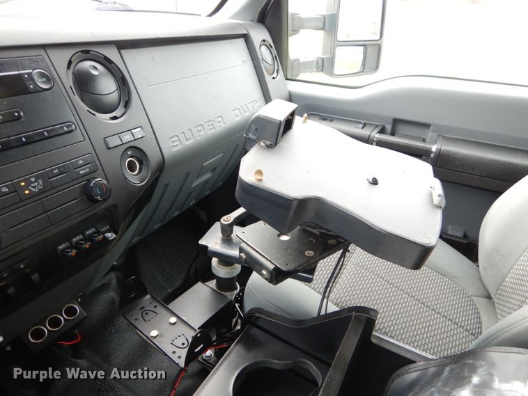 image for item IV9646 2013 Ford F550 Super Duty XL  bucket truck