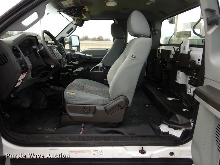 image for item IV9646 2013 Ford F550 Super Duty XL  bucket truck