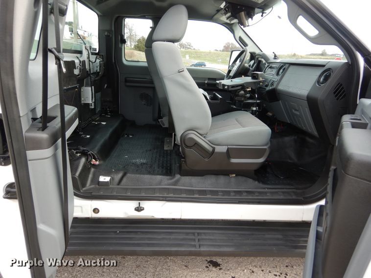 image for item IV9646 2013 Ford F550 Super Duty XL  bucket truck