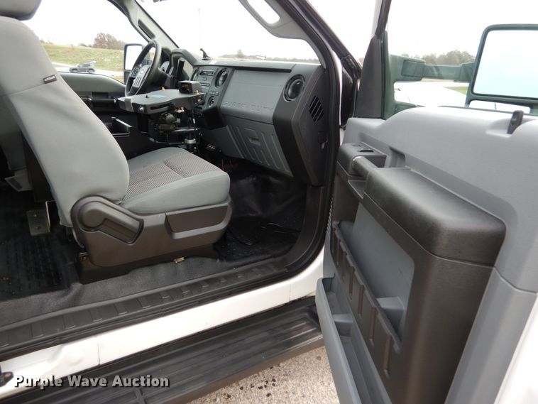 image for item IV9646 2013 Ford F550 Super Duty XL  bucket truck