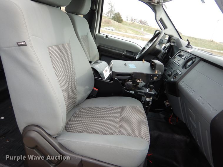 image for item IV9646 2013 Ford F550 Super Duty XL  bucket truck