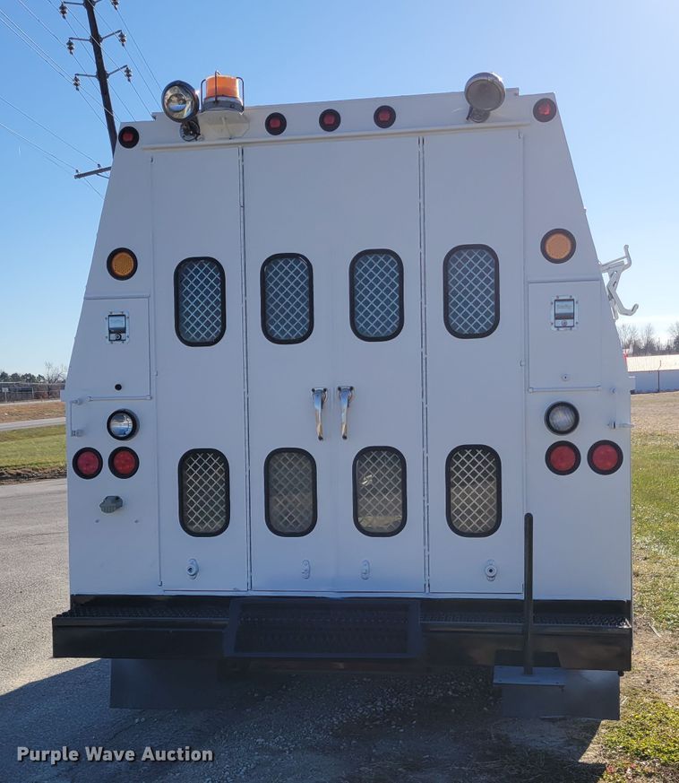 image for item IV9689 2006 Ford E450 Super Duty  utility / service van