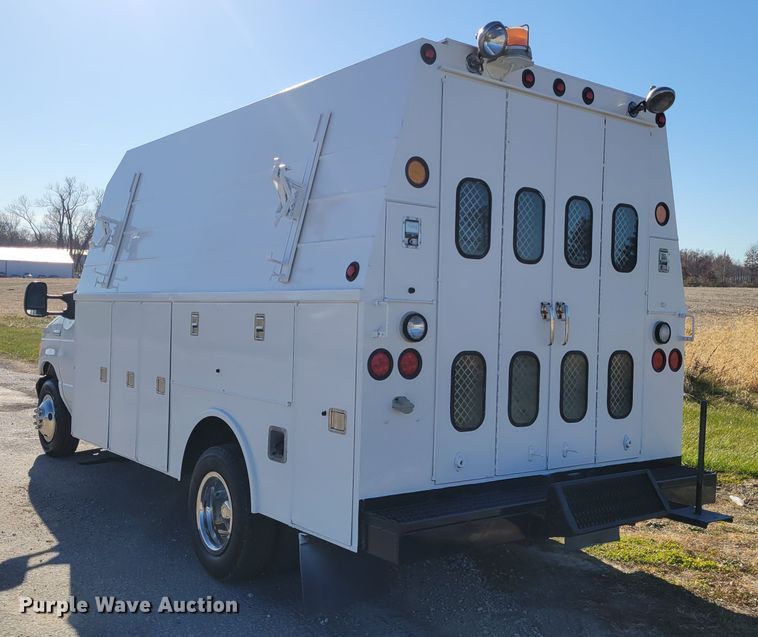 image for item IV9689 2006 Ford E450 Super Duty  utility / service van