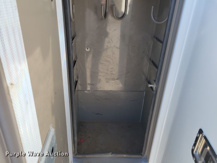 image for item IV9689 2006 Ford E450 Super Duty  utility / service van