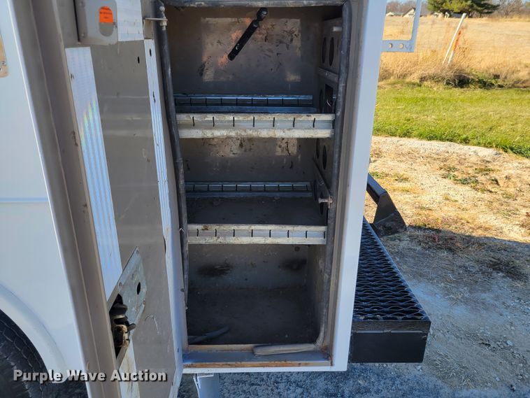 image for item IV9689 2006 Ford E450 Super Duty  utility / service van