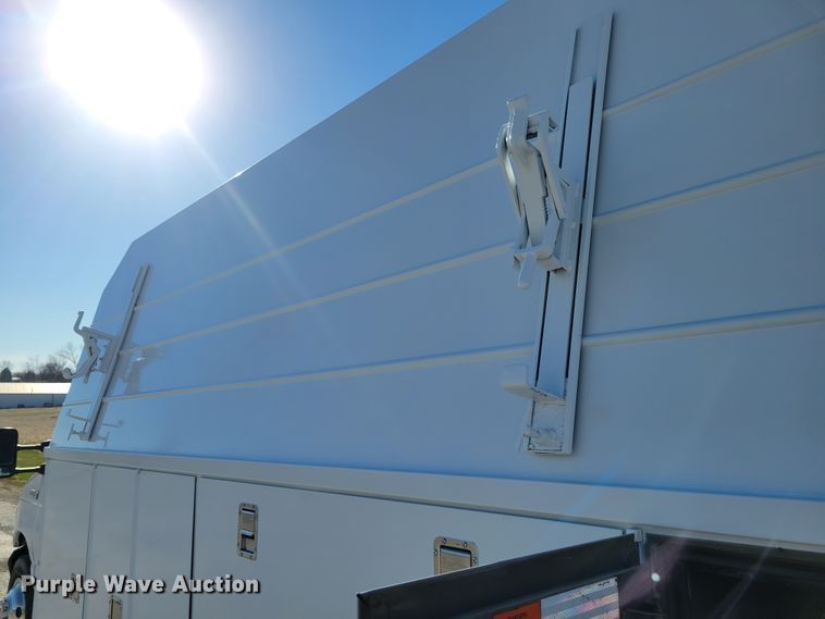 image for item IV9689 2006 Ford E450 Super Duty  utility / service van