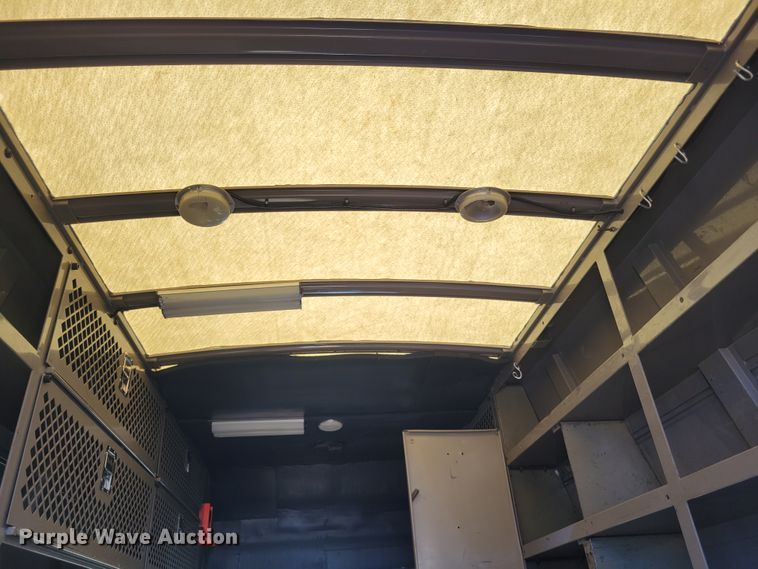 image for item IV9689 2006 Ford E450 Super Duty  utility / service van