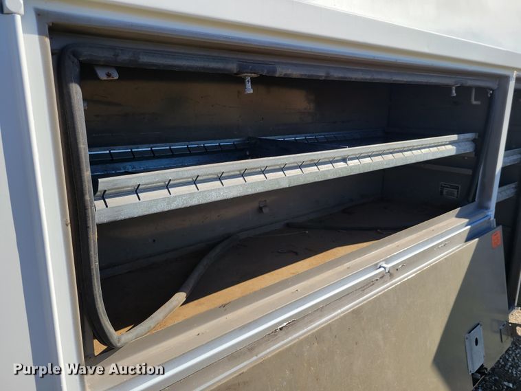 image for item IV9689 2006 Ford E450 Super Duty  utility / service van