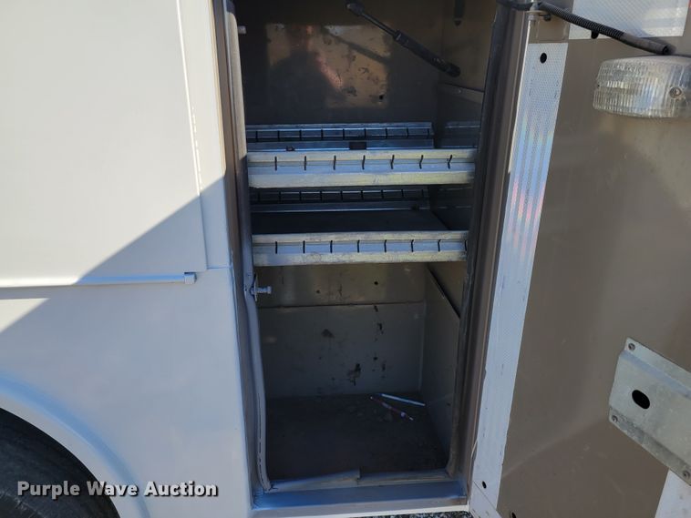 image for item IV9689 2006 Ford E450 Super Duty  utility / service van