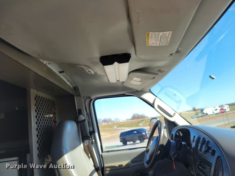 image for item IV9689 2006 Ford E450 Super Duty  utility / service van